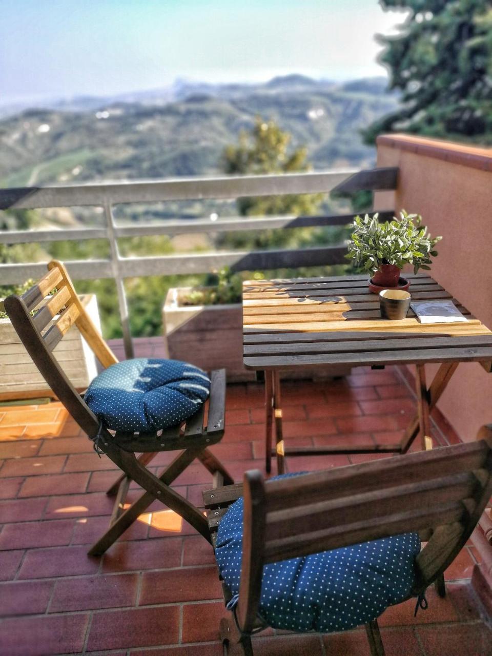 לינה וארוחת בוקר Roncofreddo Il Giardino Dei Frati מראה חיצוני תמונה